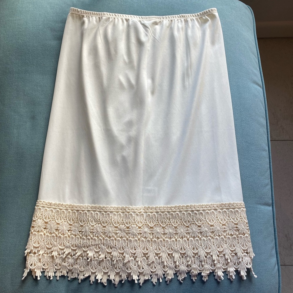 Downeast slip/skirt extender